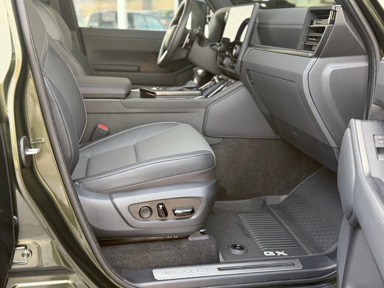 Used 2024 Lexus GX 550 w/ Accessory Package (Z1) image 79