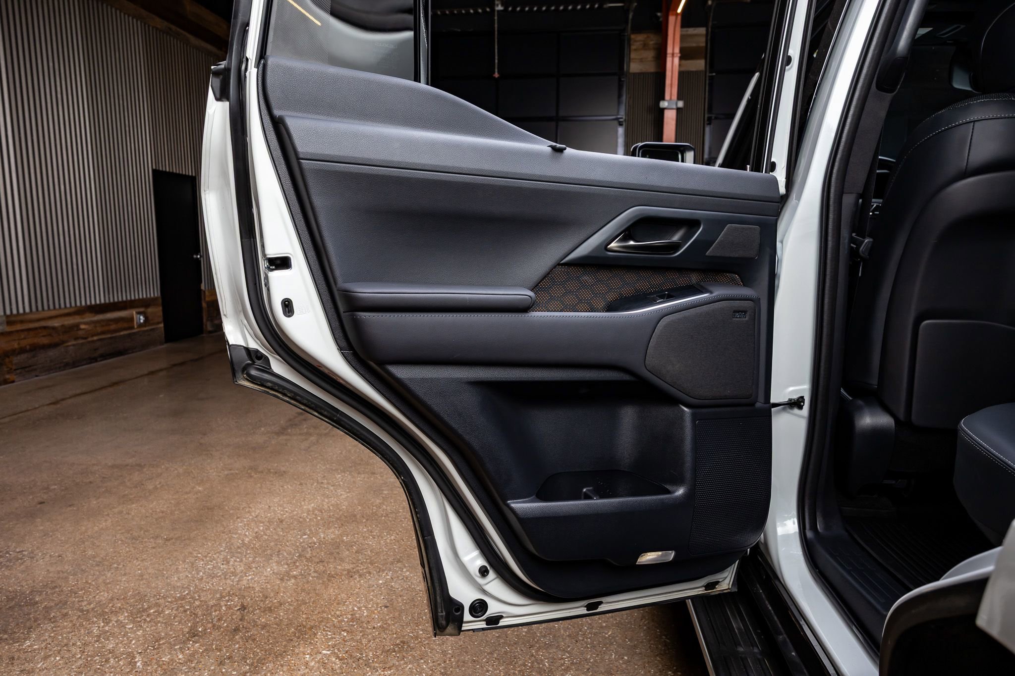 Used 2024 Lexus GX 550 w/ Accessory Package (2T) AWD/4WD image 37