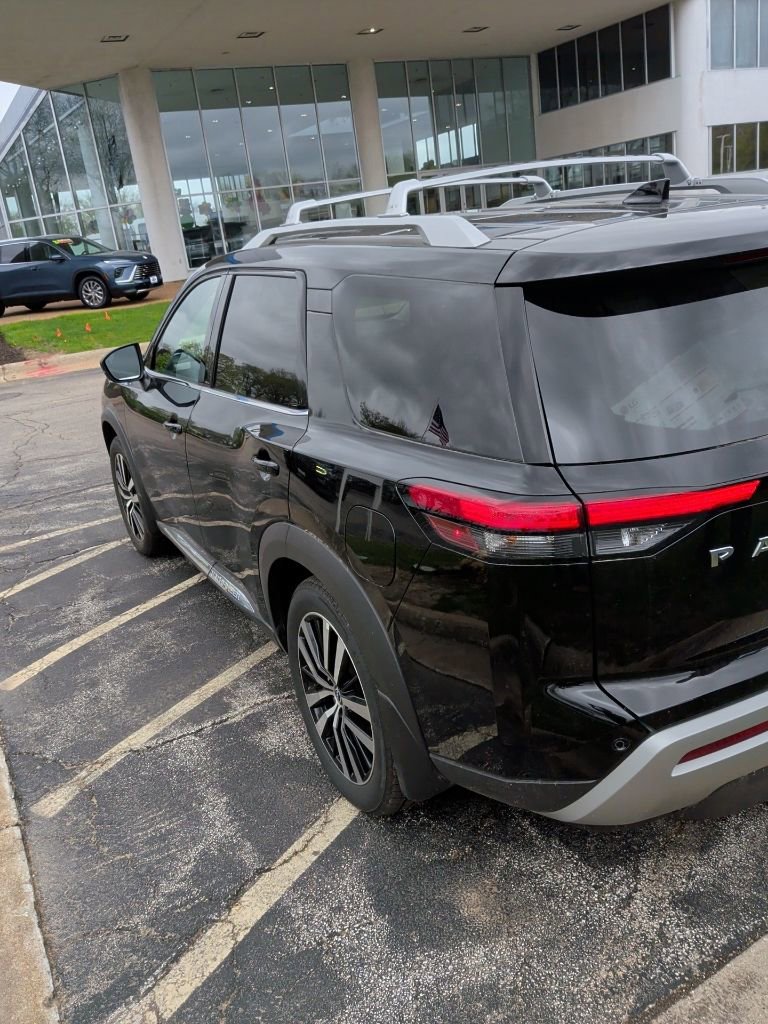 Used 2025 Nissan Pathfinder Platinum w/ Cargo Package AWD/4WD image 5