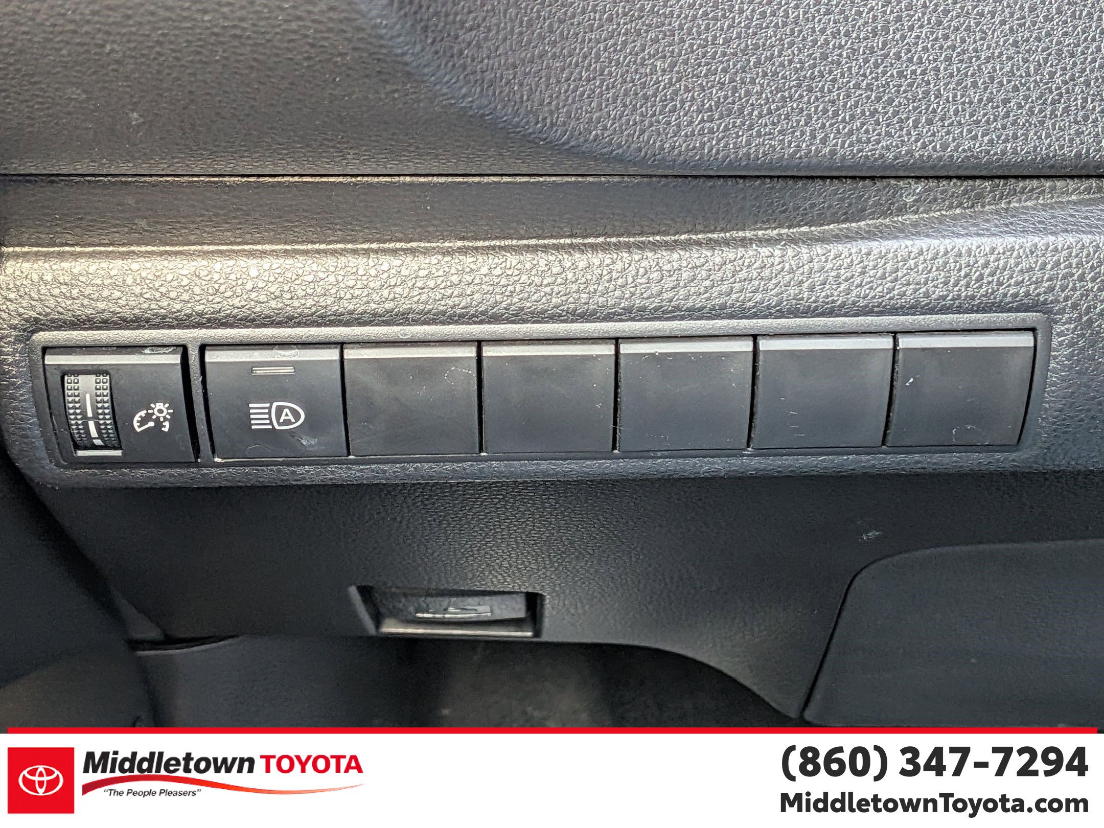 Certified 2025 Toyota Corolla LE image 18