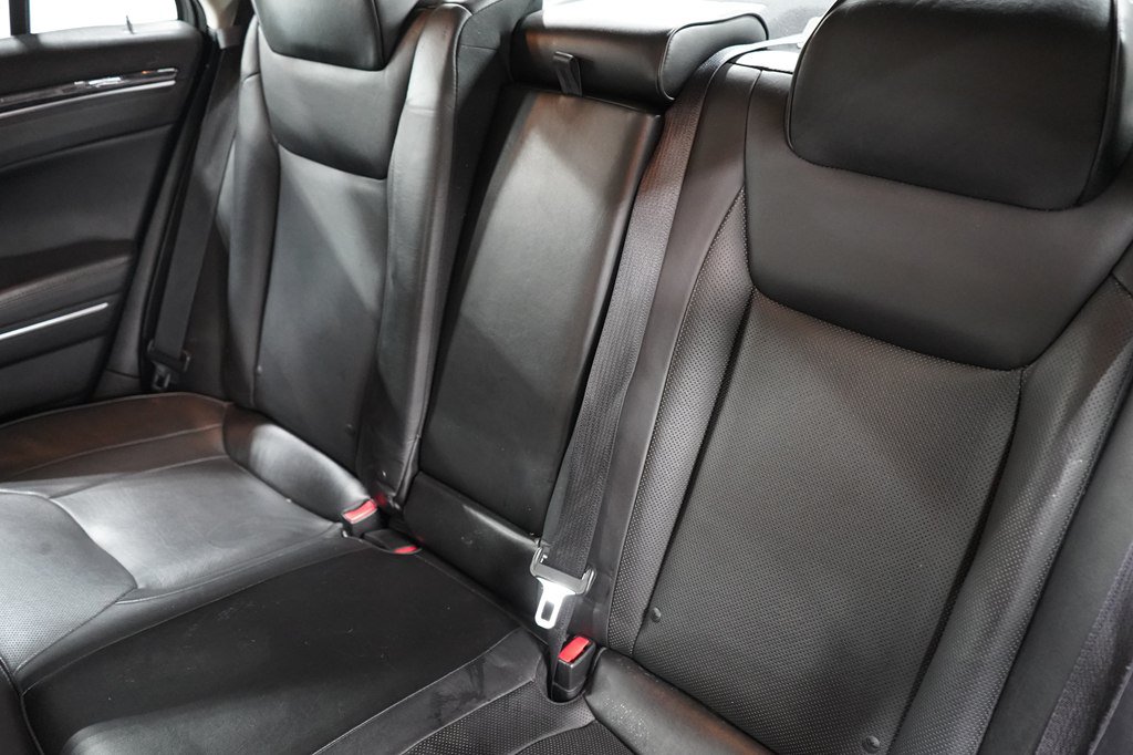 Used 2017 Chrysler 300 C RWD image 16