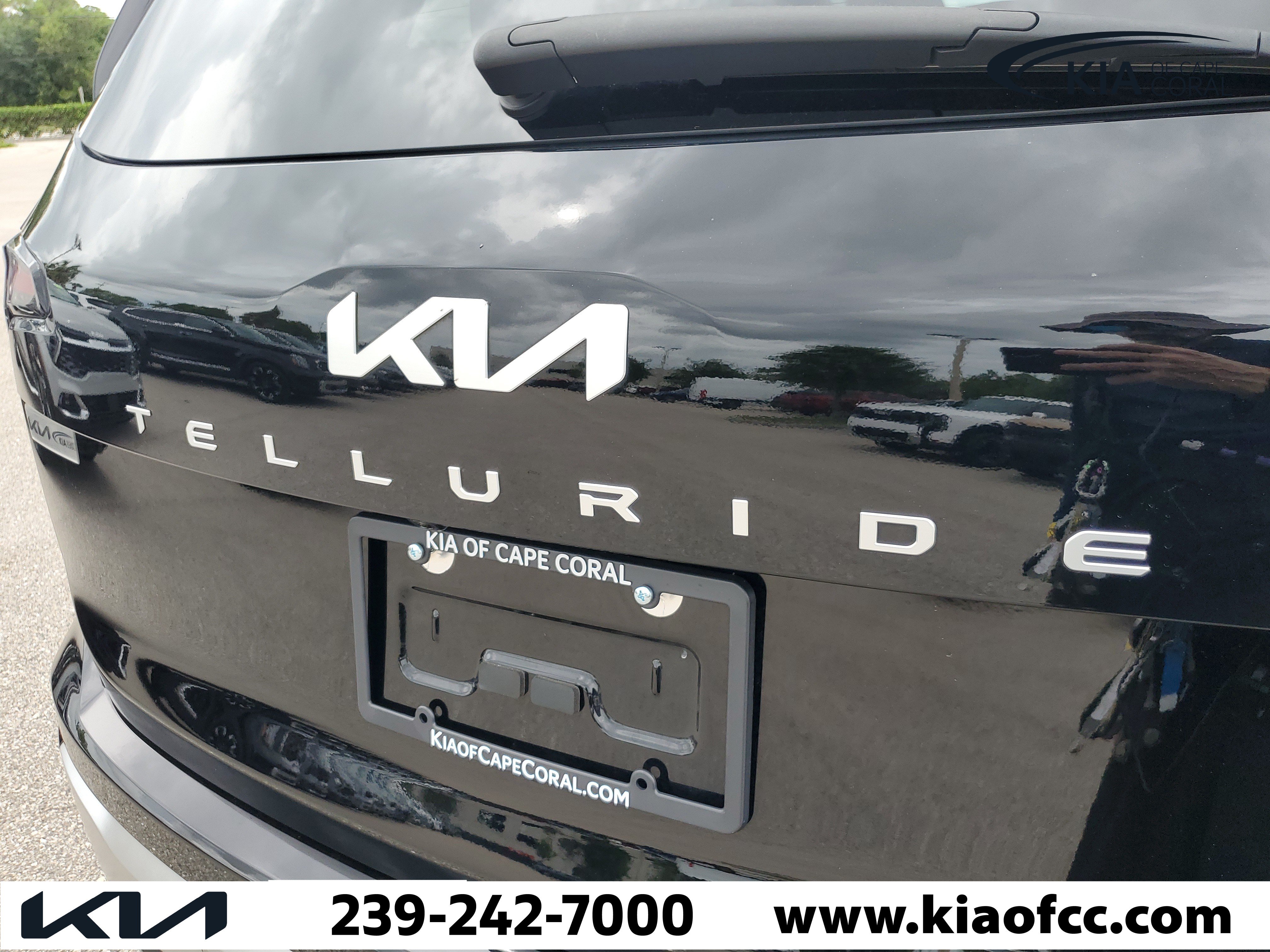 Certified 2024 Kia Telluride EX w/ EX Captain's Chair Package FWD image 6