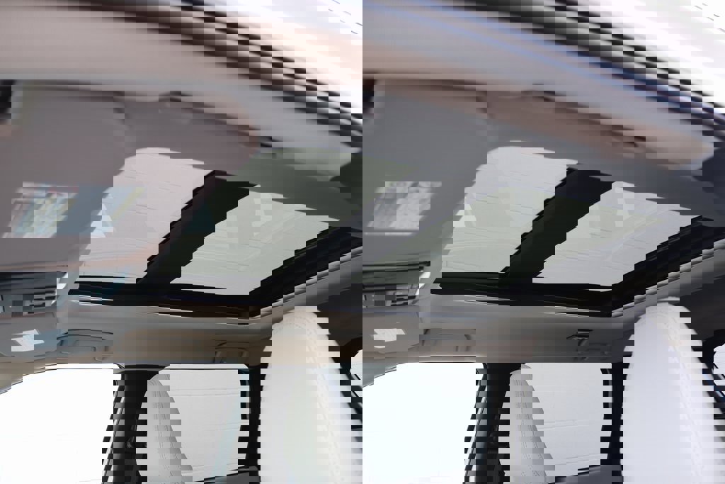 Used 2025 Mitsubishi Outlander SE image 4