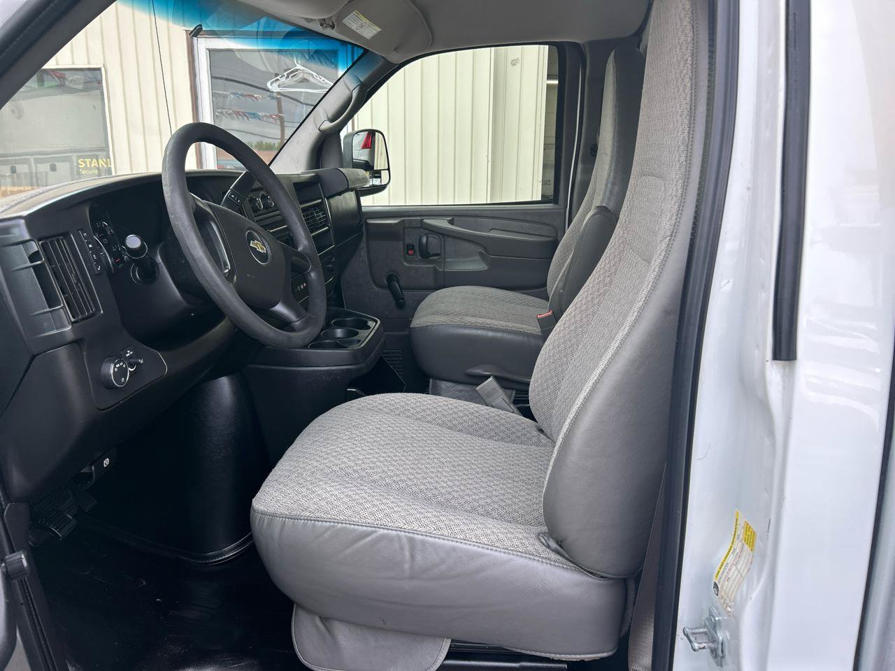 Used 2015 Chevrolet Express 3500 RWD image 14