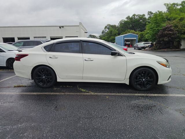 Used 2017 Nissan Altima 2.5 SR w/ Midnight Edition Package FWD image 6
