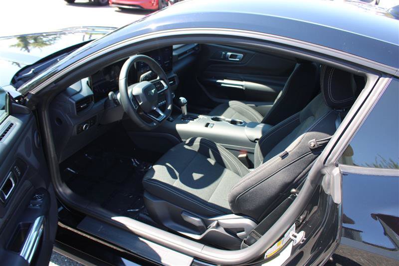Used 2025 Ford Mustang Coupe RWD image 9
