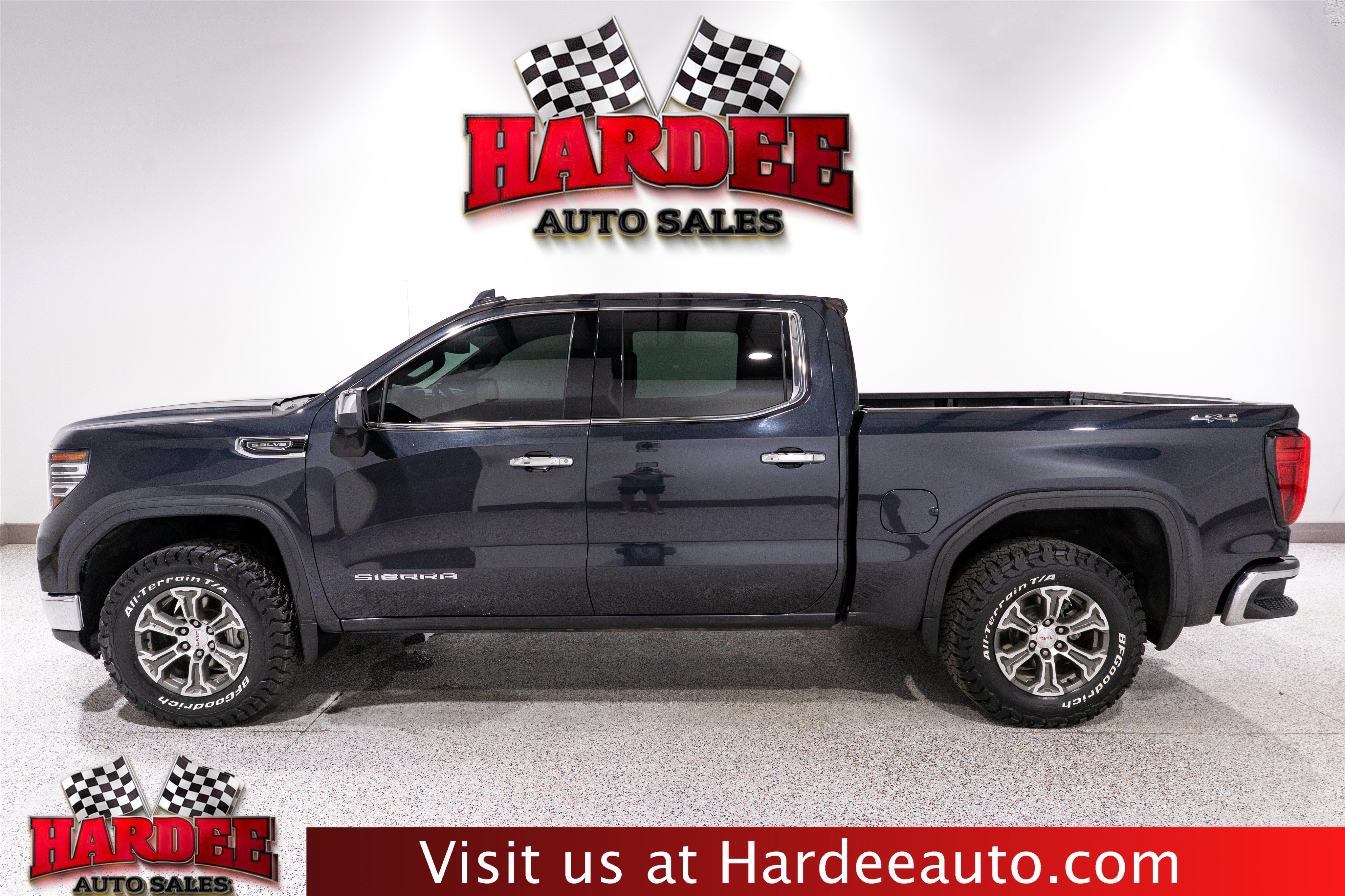 Used 2025 GMC Sierra 1500 SLT AWD/4WD image 1