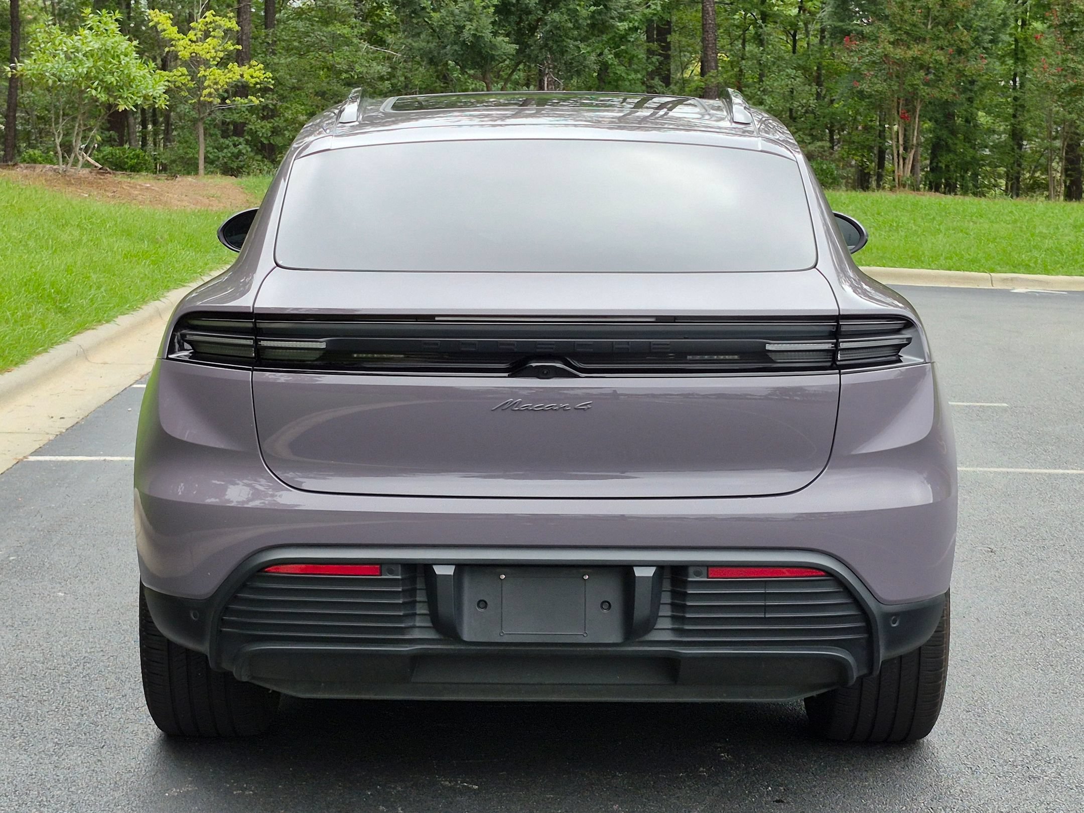 Certified 2025 Porsche Macan 4 Electric AWD/4WD image 30