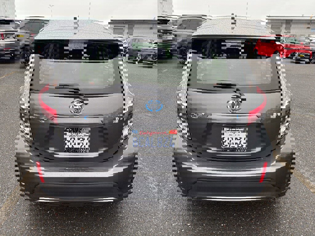 Used 2018 Toyota Prius C Three image 4