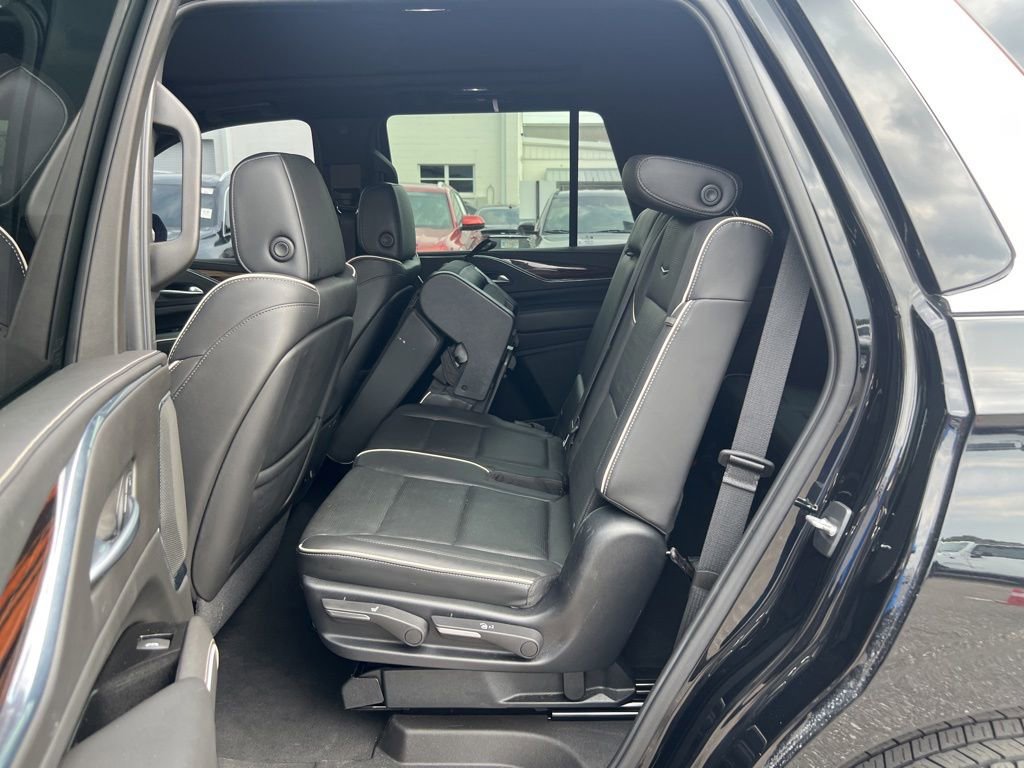 Used 2021 Cadillac Escalade Premium Luxury AWD/4WD image 7