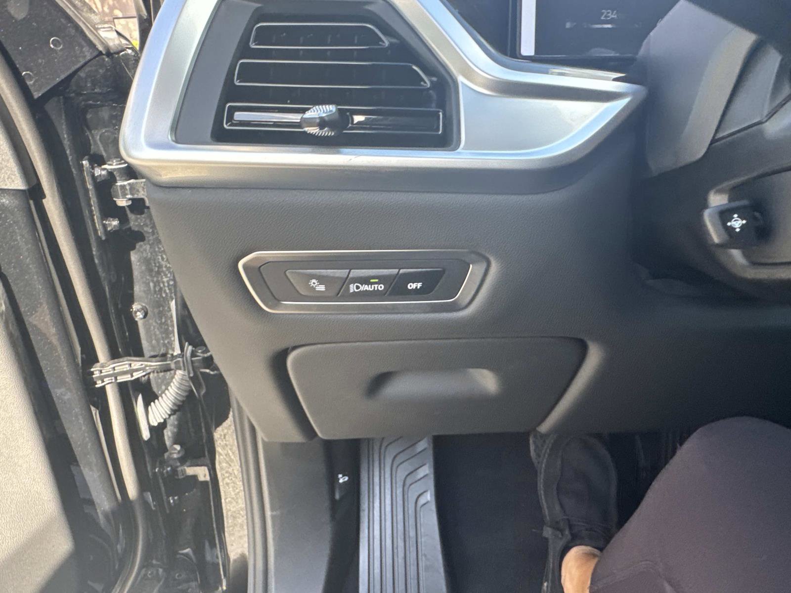 Certified 2026 BMW X7 xDrive40i w/ Premium Package image 32