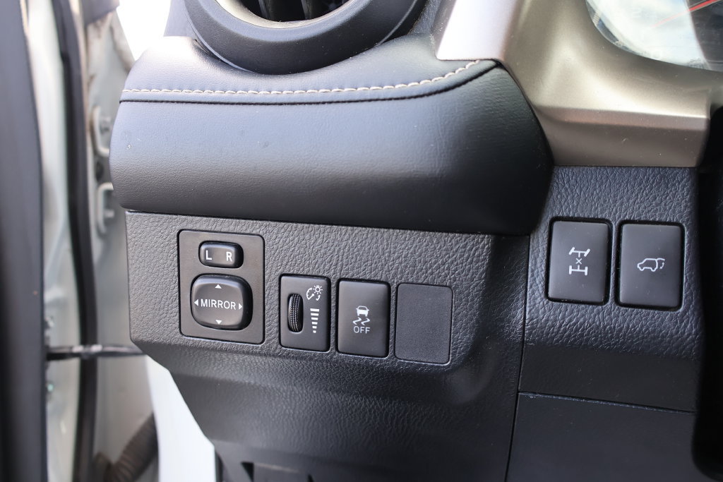 Used 2013 Toyota RAV4 Limited AWD/4WD image 46