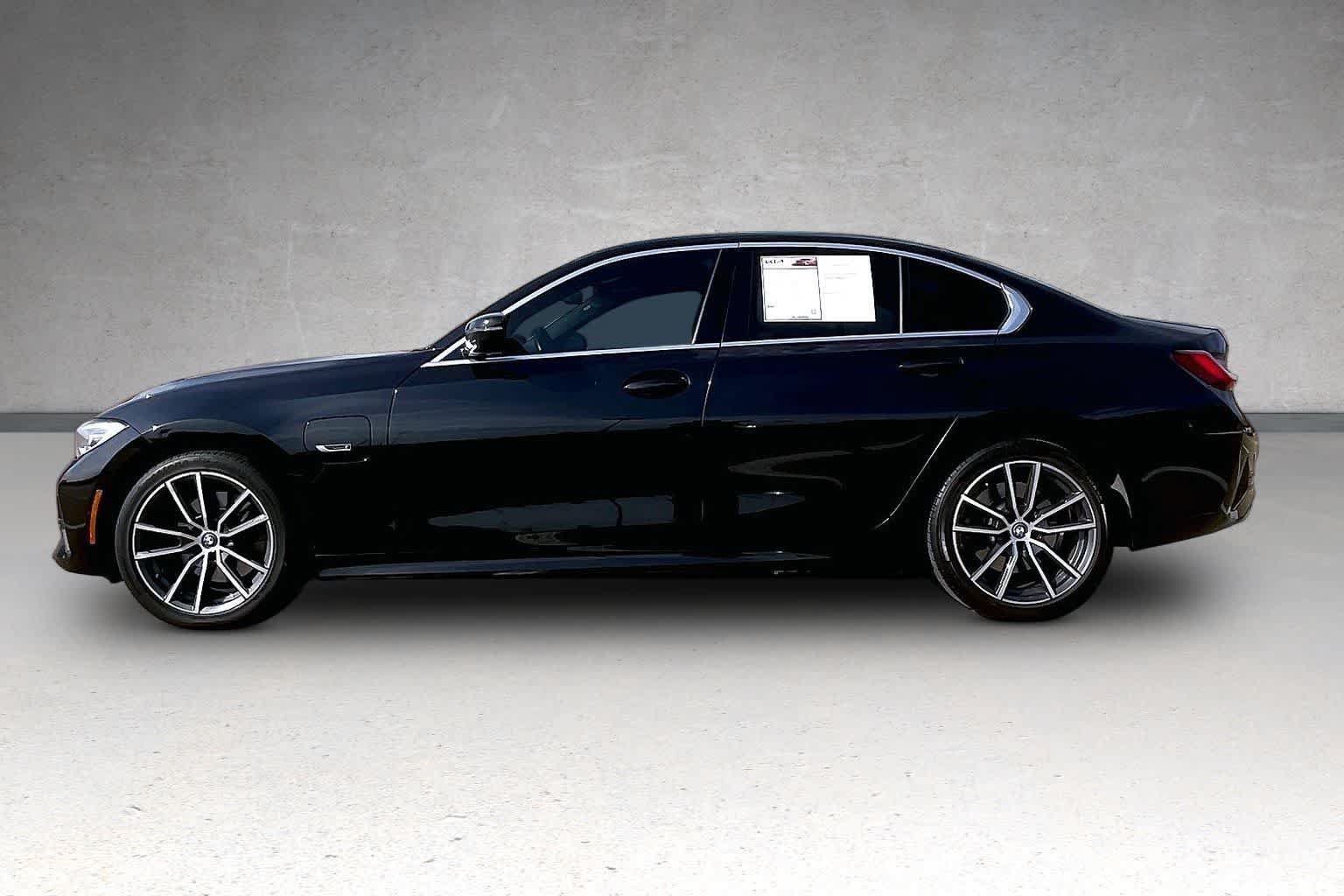 Used 2022 BMW 330e xDrive AWD/4WD image 3
