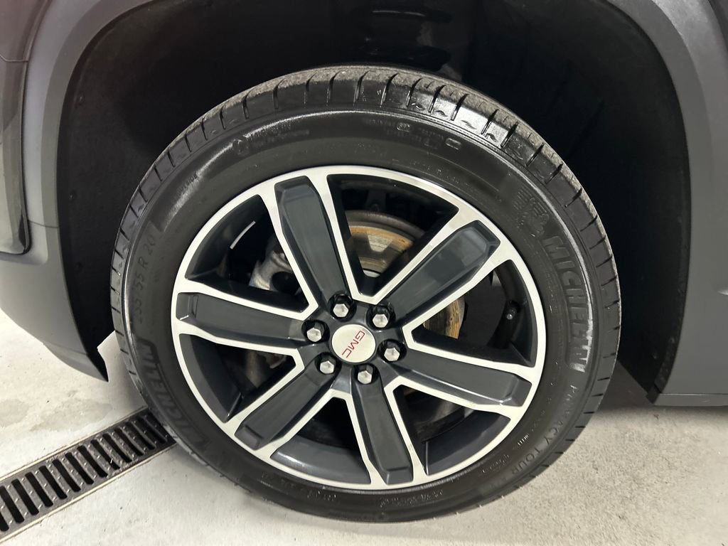 Used 2023 GMC Acadia SLT w/ Technology Package image 9