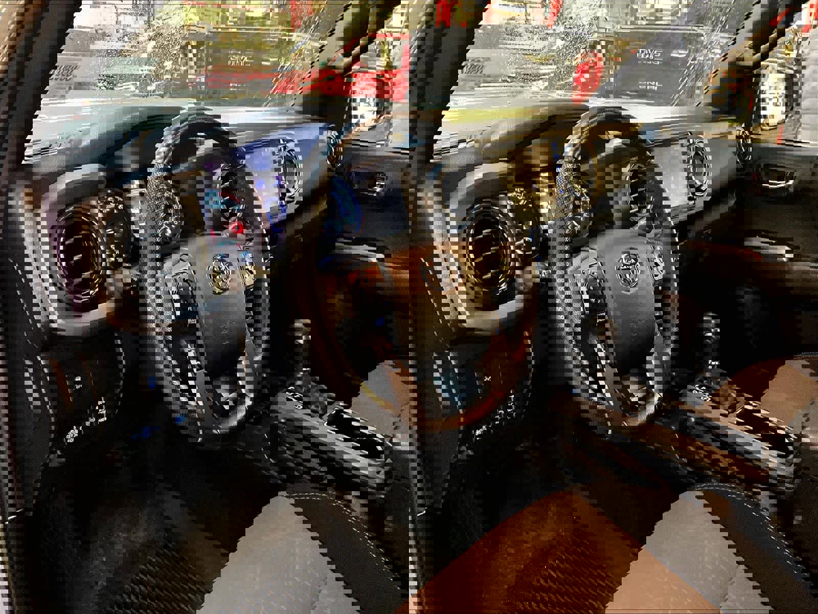 Used 2023 Toyota Tacoma TRD Sport w/ Technology Package image 8