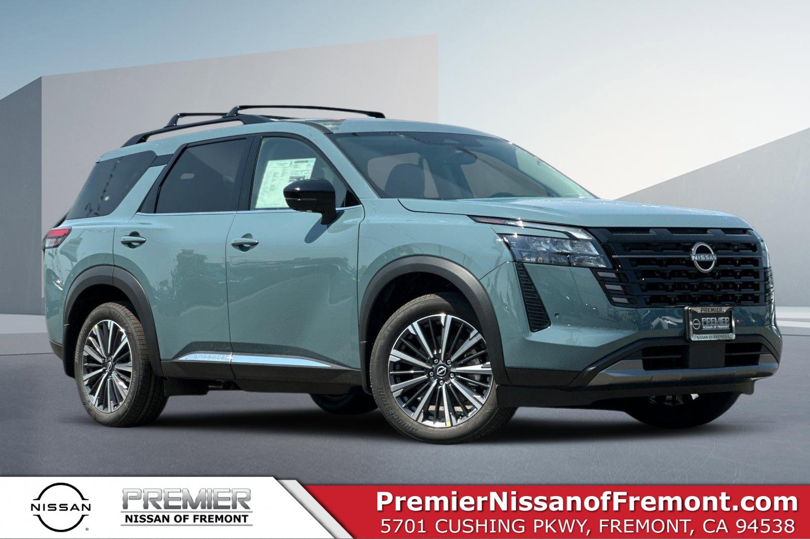 New 2026 Nissan Pathfinder Platinum FWD image 1