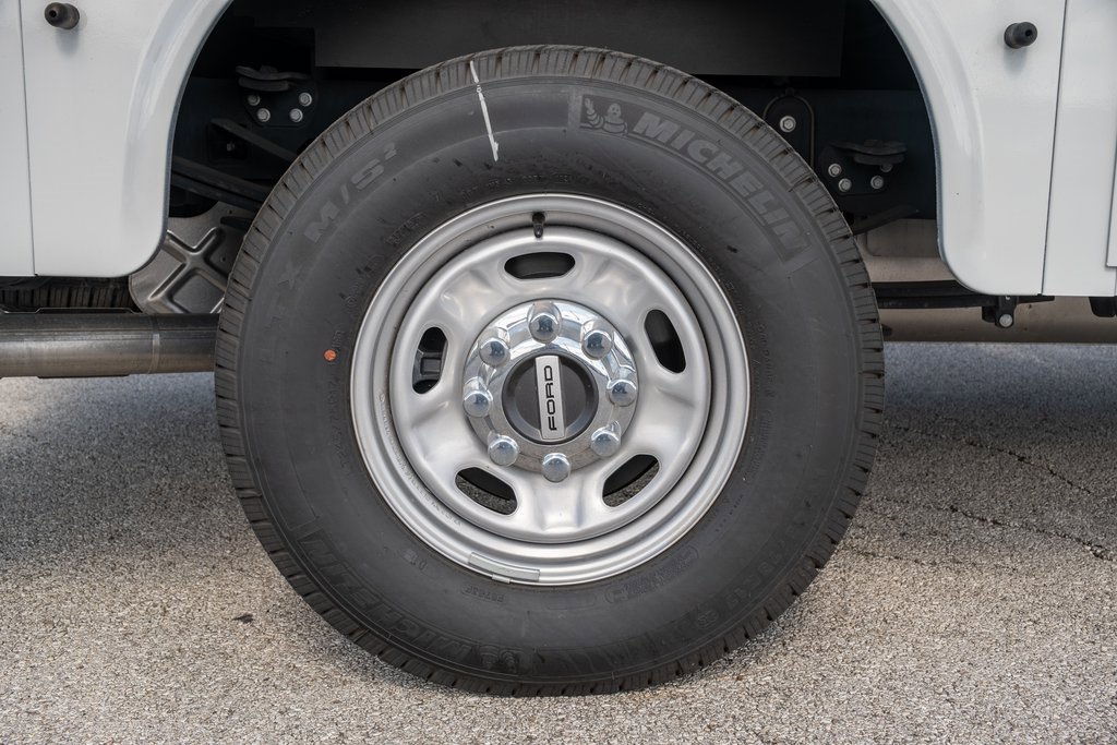 Used 2024 Ford F250 XL w/ XL Chrome Package image 9