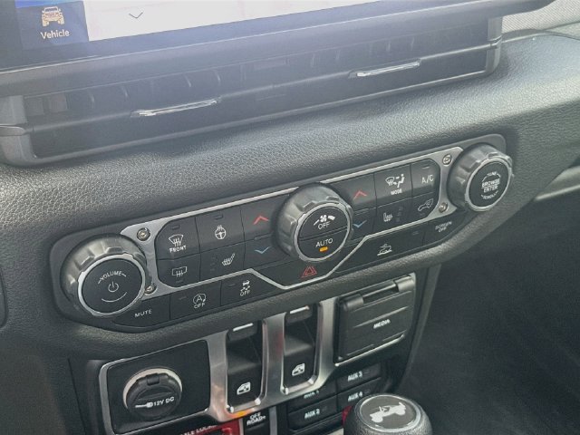 Used 2025 Jeep Wrangler Sport AWD/4WD image 15