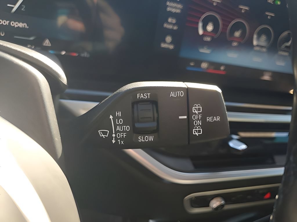 Used 2023 BMW X7 xDrive40i w/ M Sport Package AWD/4WD image 41