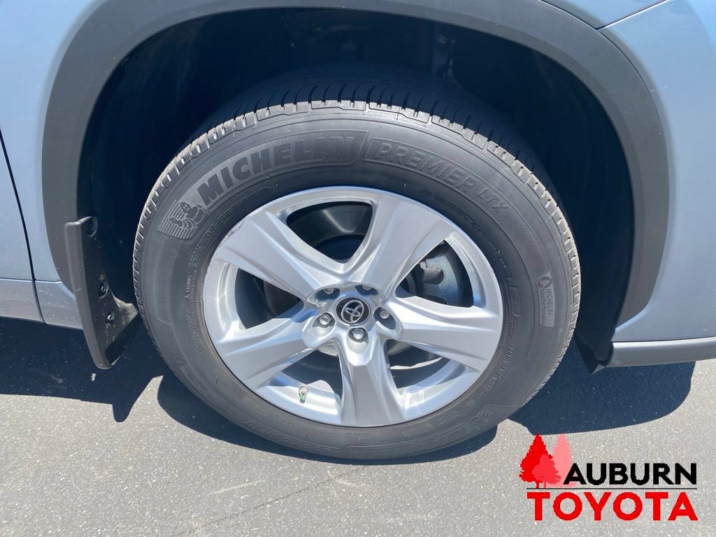 Used 2022 Toyota Highlander LE AWD/4WD image 10