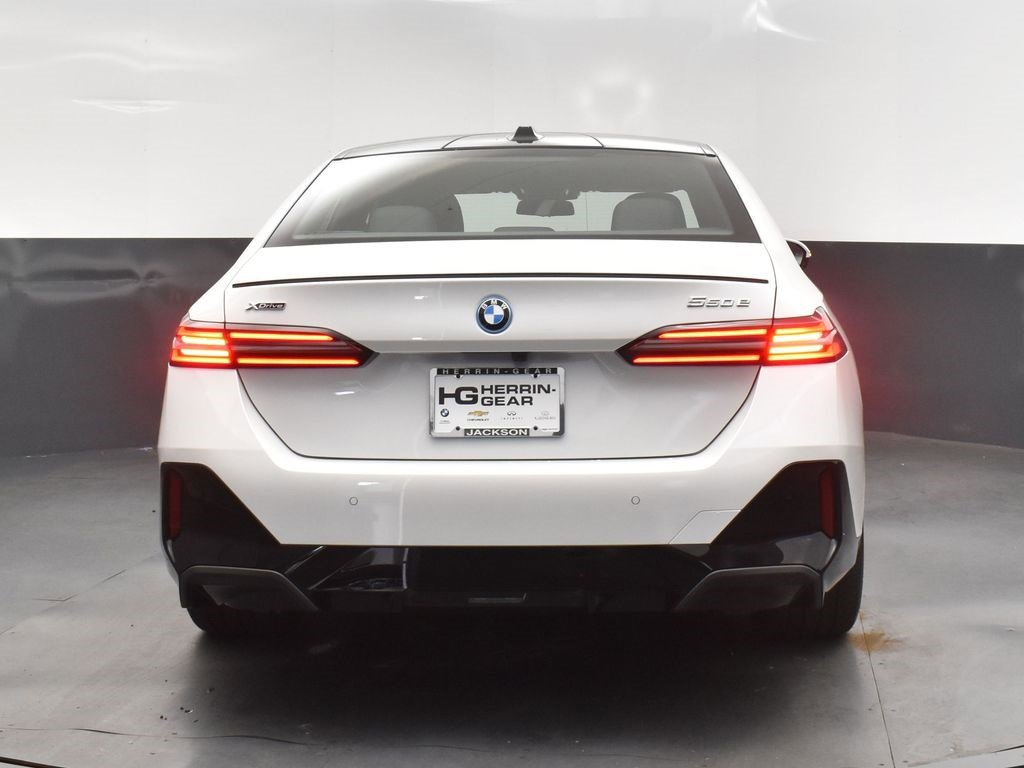 New 2026 BMW 550e xDrive w/ Premium Package image 6