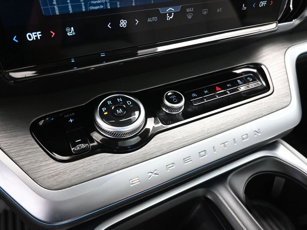 Certified 2025 Ford Expedition Max Platinum image 18