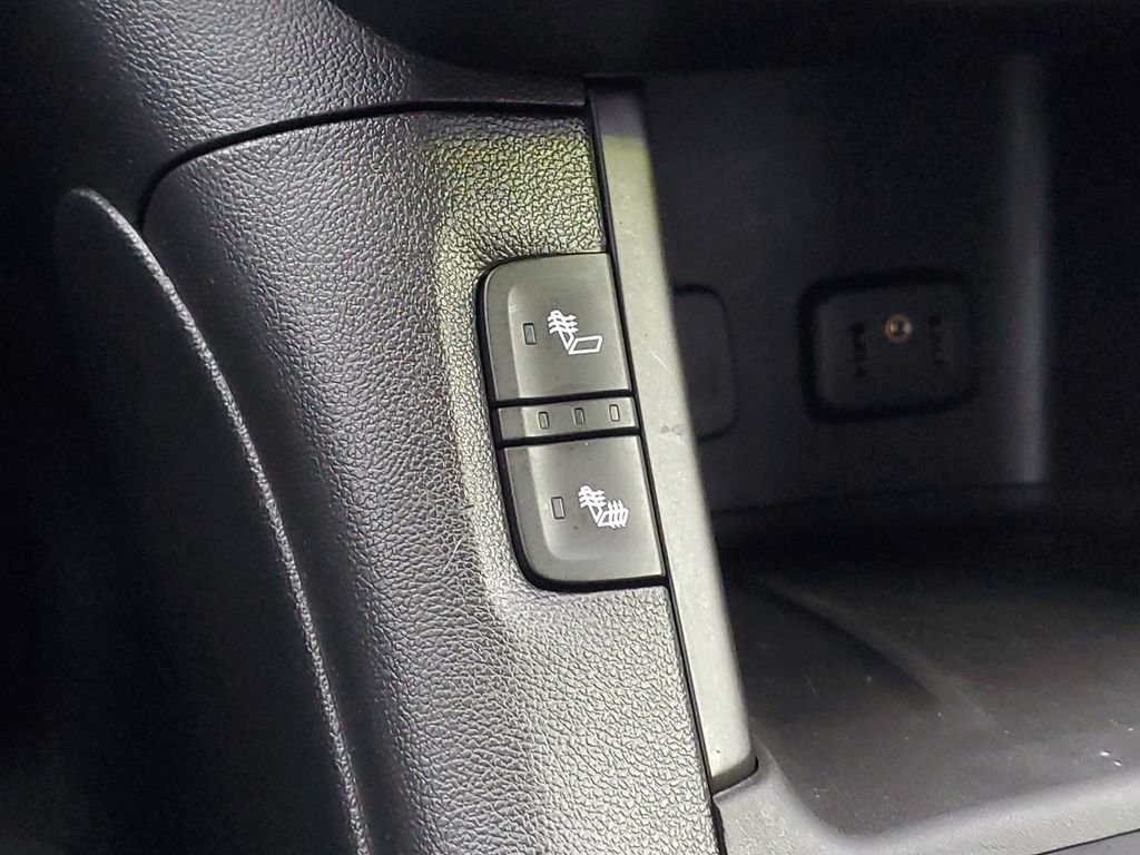 Used 2019 GMC Acadia SLE image 16