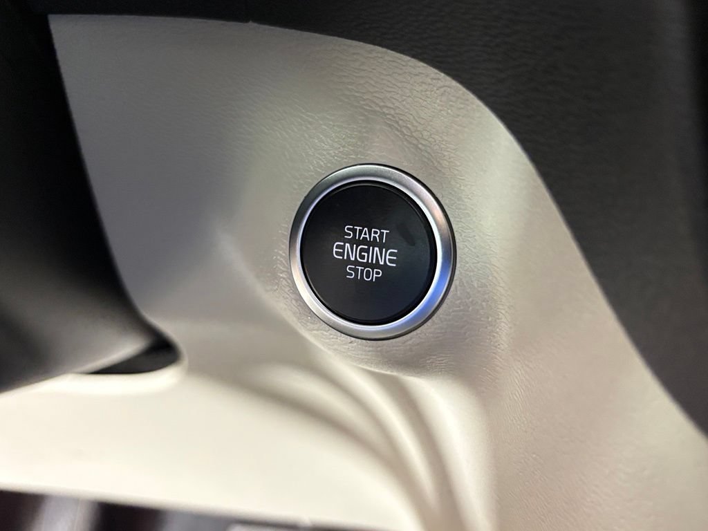 Used 2024 Volvo XC40 B5 Plus w/ Climate Package AWD/4WD image 69