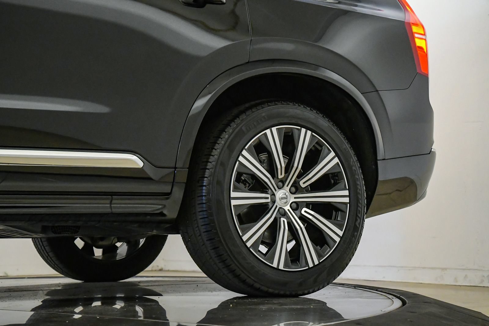 Certified 2025 Volvo XC90 B5 Core w/ Protection Package Premier AWD/4WD image 11