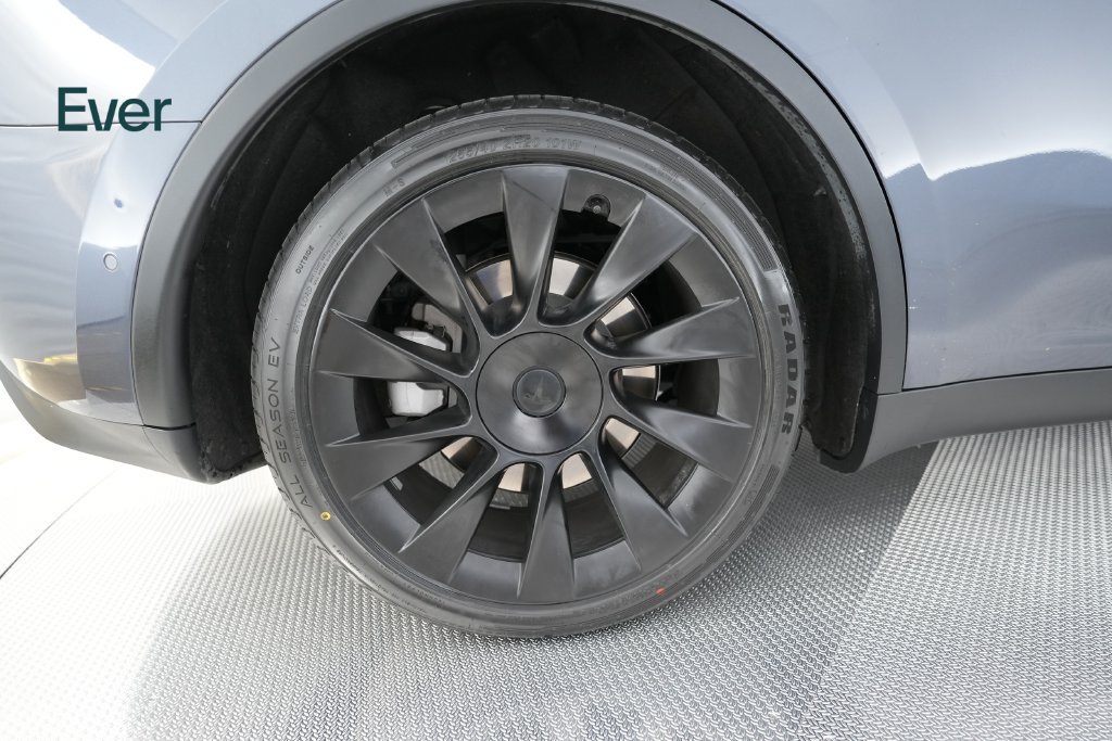 Used 2023 Tesla Model Y Long Range AWD/4WD image 9