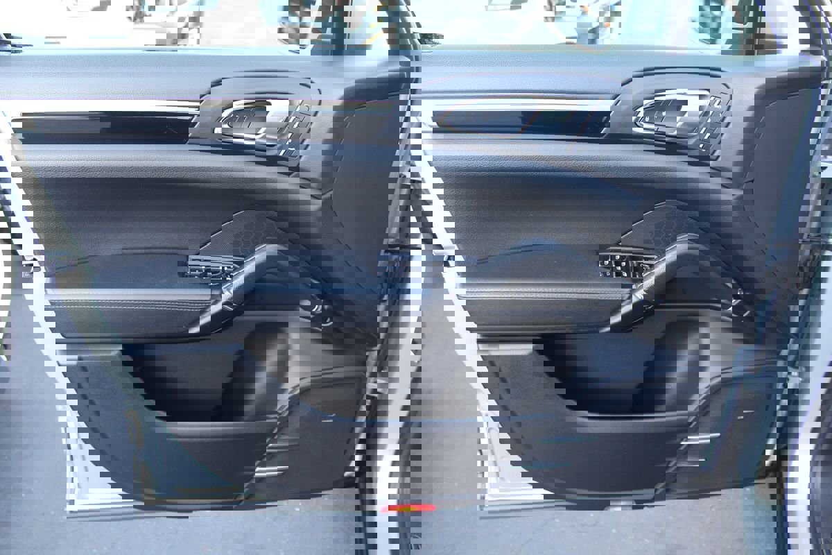 Used 2018 Porsche Cayenne Platinum Edition image 18