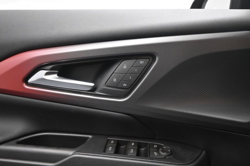 New 2026 Chevrolet Equinox EV RS w/ Convenience Package II FWD image 37