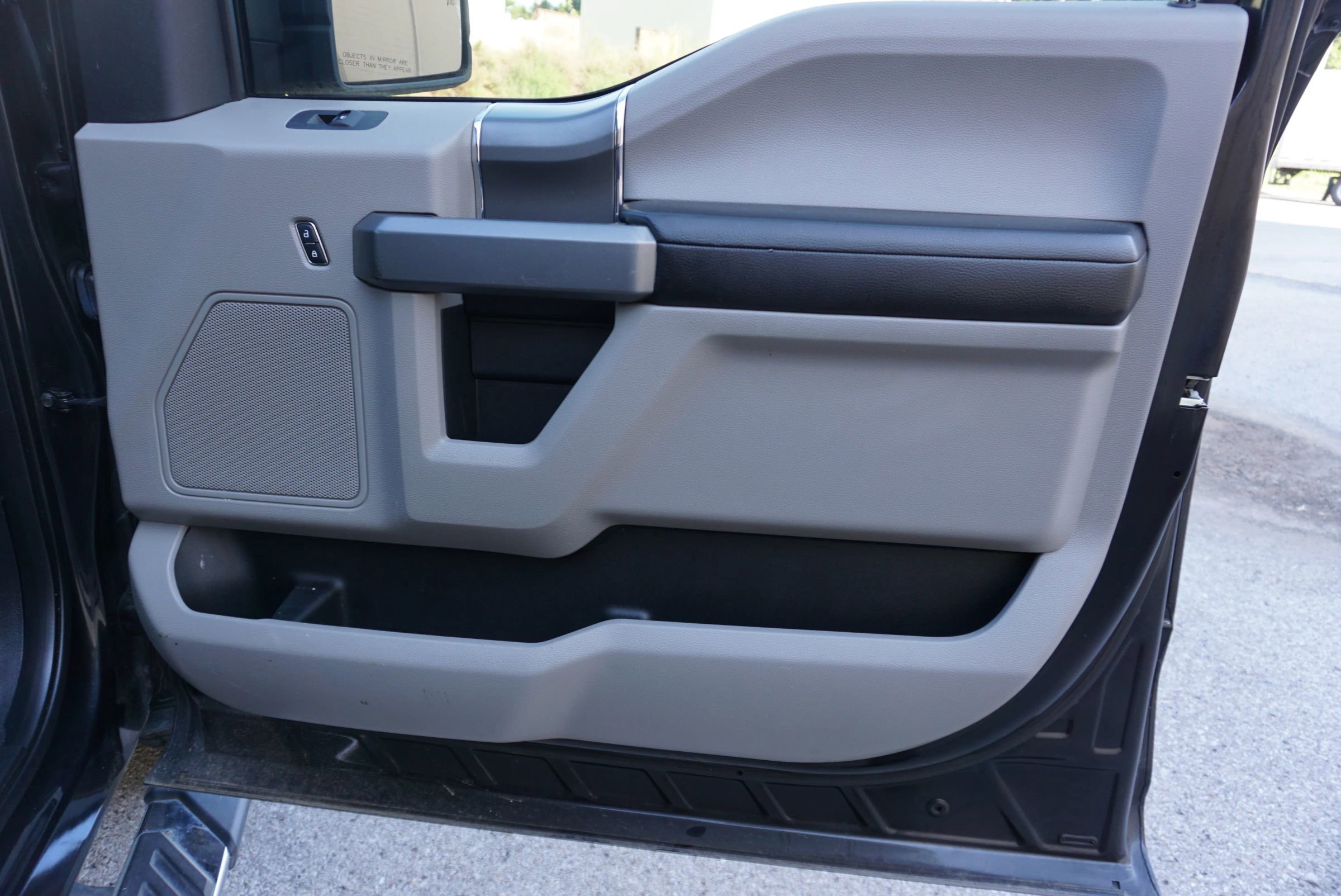 Used 2015 Ford F150 XLT w/ Equipment Group 301A Mid image 17