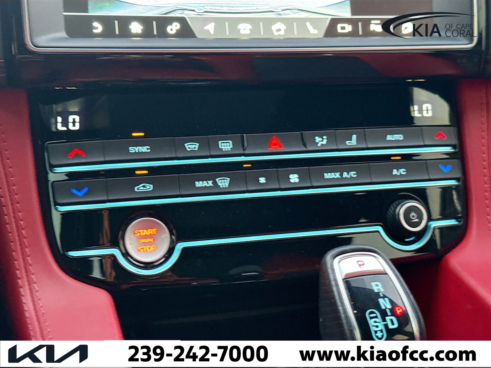 Used 2020 Jaguar F-PACE SVR image 33