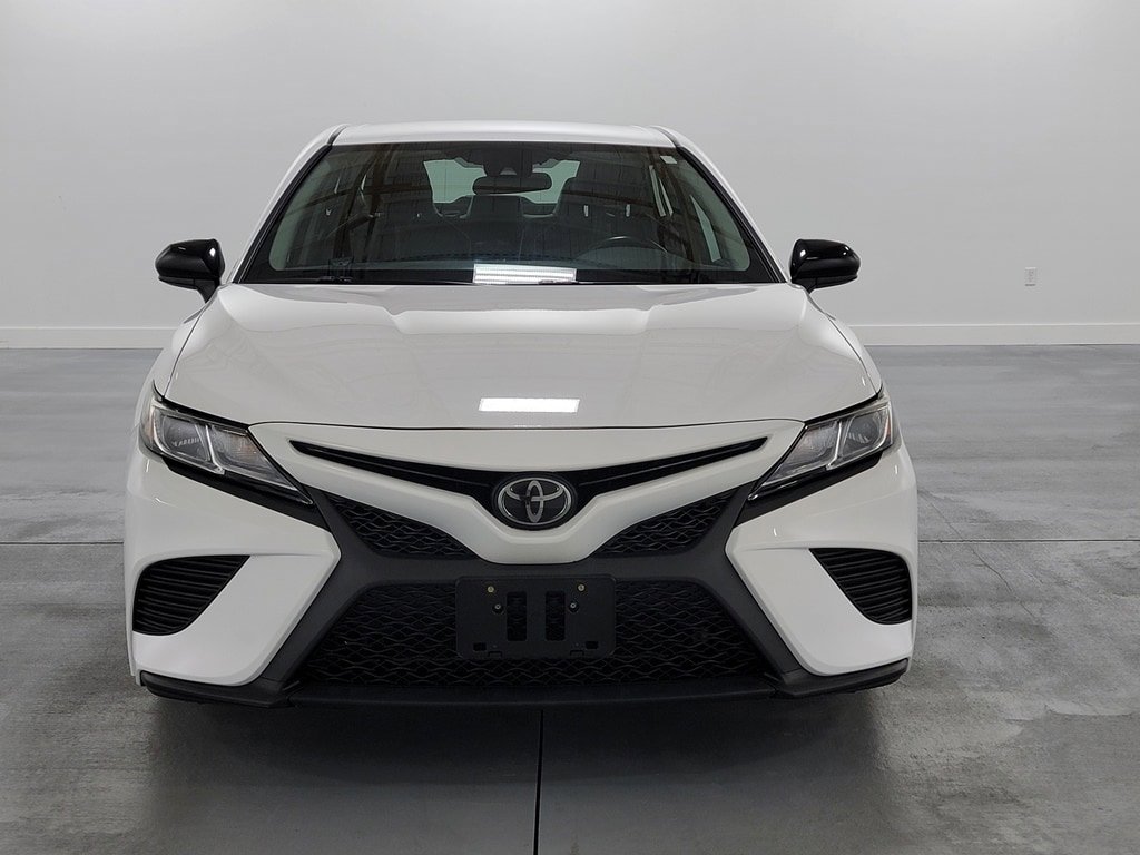Used 2020 Toyota Camry SE FWD image 3