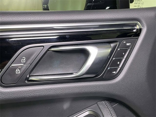 Used 2025 Porsche Macan image 38
