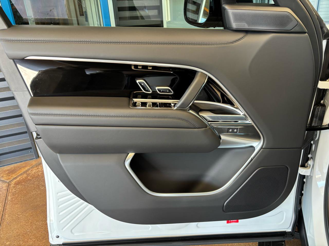 Used 2025 Land Rover Range Rover Long Wheelbase SE image 21