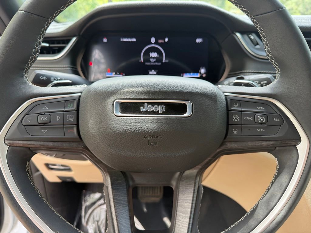 Used 2025 Jeep Grand Cherokee L Limited AWD/4WD image 23