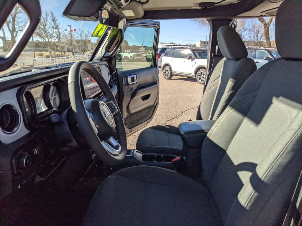 Used 2024 Jeep Wrangler Unlimited Sahara w/ Technology Group image 17