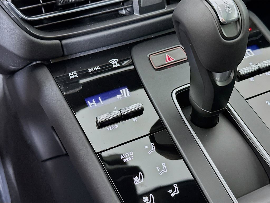 New 2025 Porsche Macan Turbo image 18