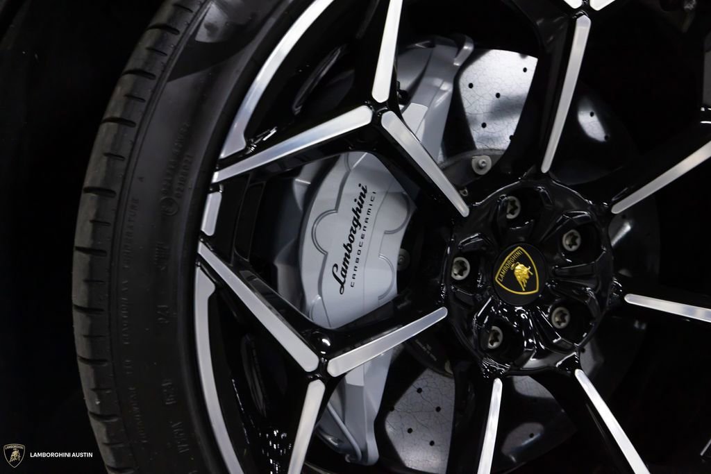 Used 2024 Lamborghini Urus Performante image 19