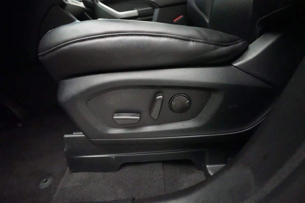 Used 2023 Ford Explorer XLT w/ Equipment Group 202A AWD/4WD image 29