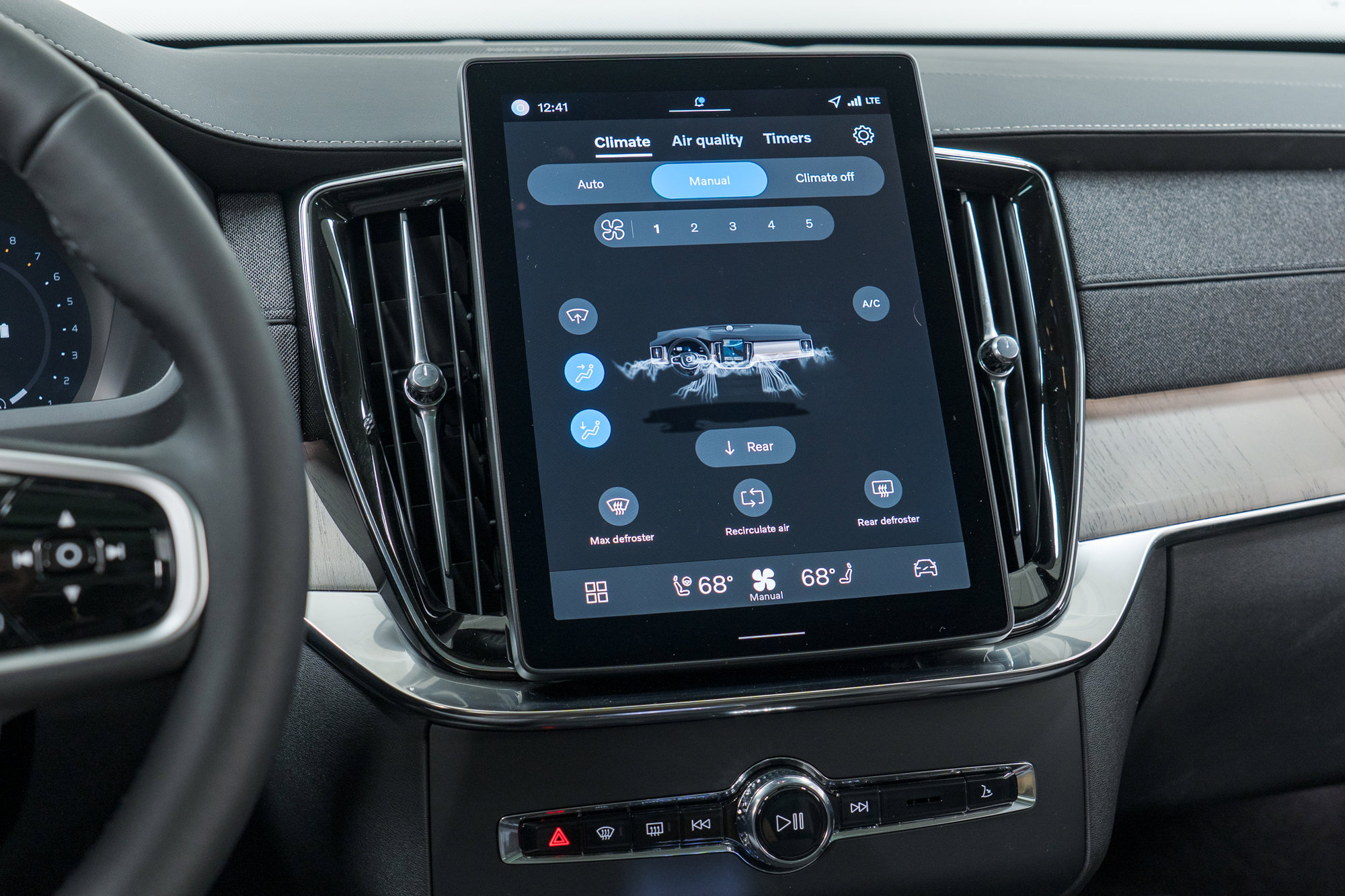 New 2026 Volvo XC90 B5 Ultra w/ Protection Package image 19