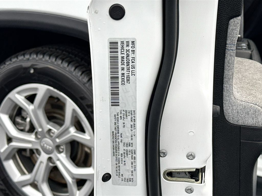 Used 2024 Jeep Compass Latitude image 31