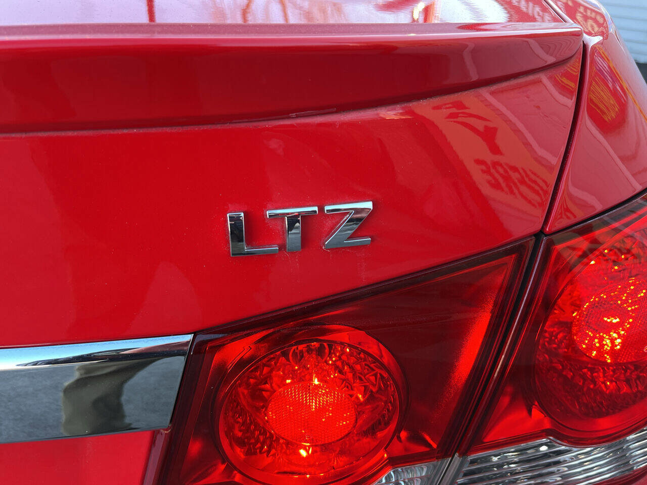 Used 2014 Chevrolet Cruze LTZ w/ RS Package FWD image 7