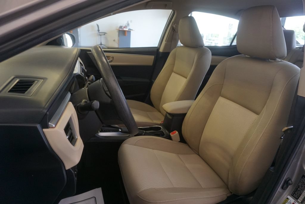 Used 2015 Toyota Corolla LE FWD image 15