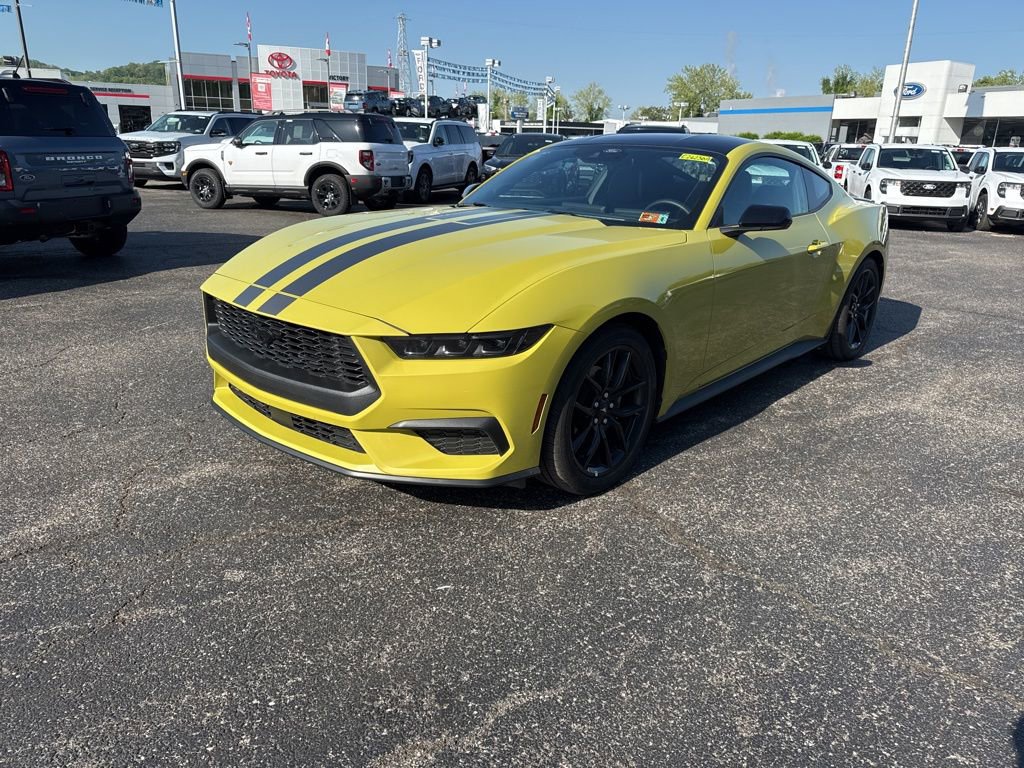 Used 2025 Ford Mustang Coupe RWD image 7