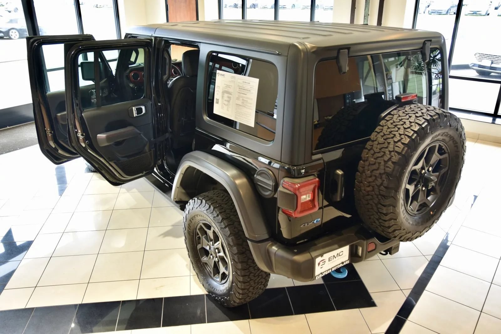 Used 2023 Jeep Wrangler Unlimited Rubicon 4xe AWD/4WD image 8