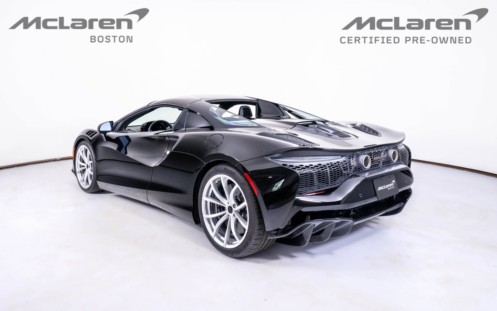Used 2025 McLaren Artura Spider image 4