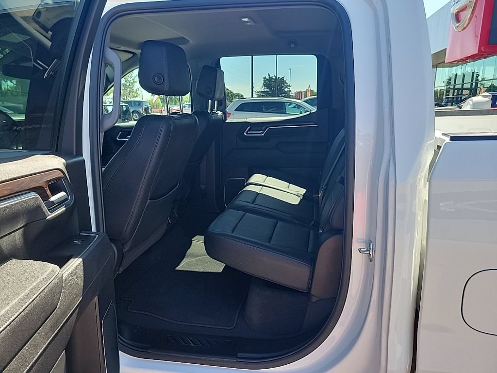Used 2025 GMC Sierra 1500 SLT RWD image 12